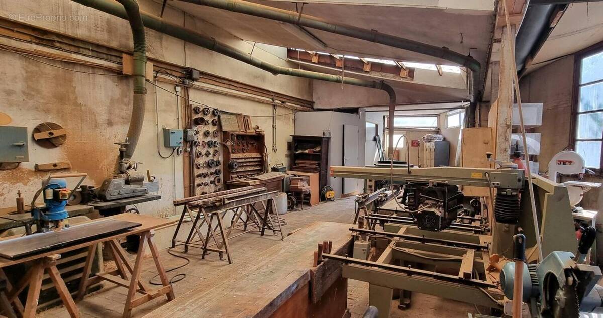 Commerce à CAUDEBEC-LES-ELBEUF