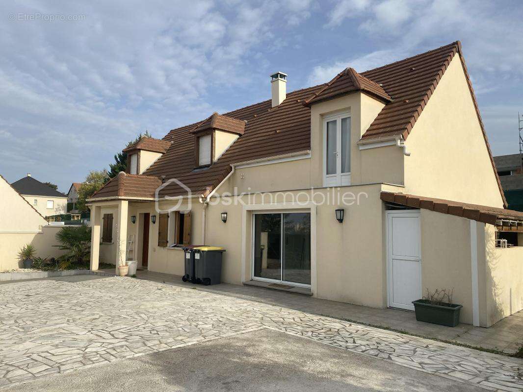 Maison à SAINT-PIERRE-DU-PERRAY