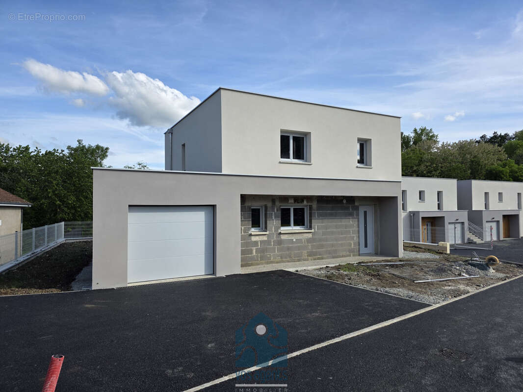 Maison à LES MARTRES-DE-VEYRE