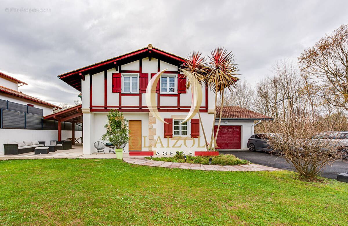 Maison à SAINT-PEE-SUR-NIVELLE
