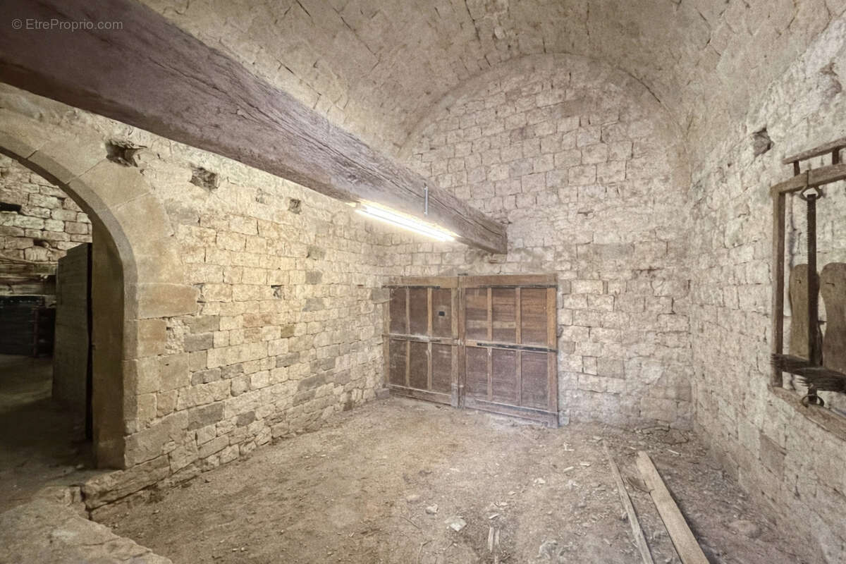 Authentique demeure médiévale avec piscine, jardin et parking privé. - photo 22
