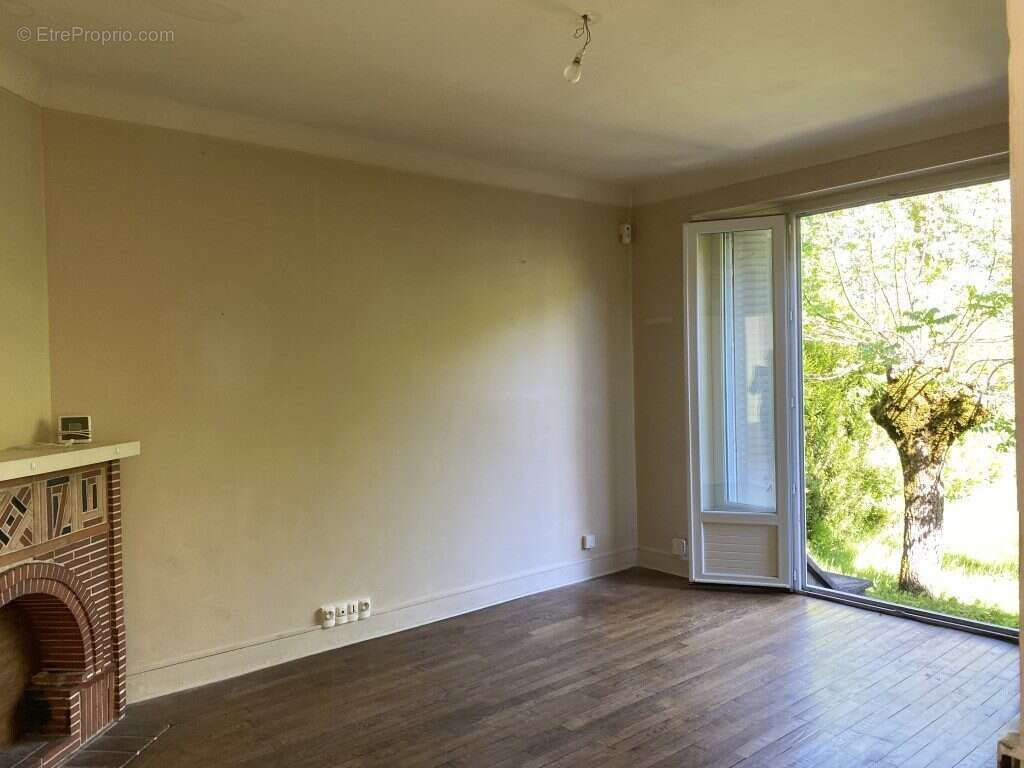 Maison à CHATEAUNEUF-LA-FORET