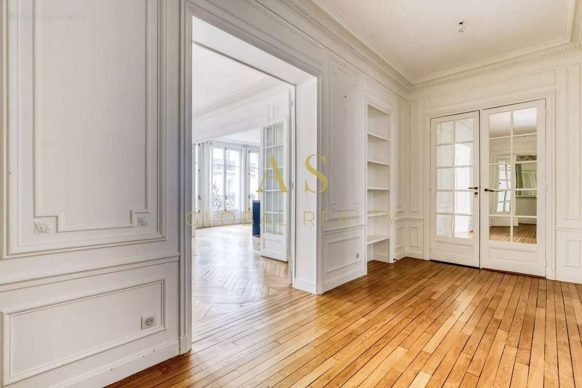 Appartement à PARIS-7E