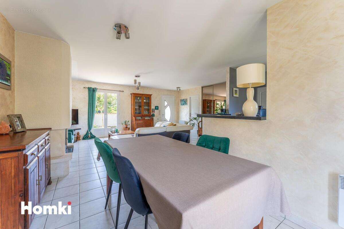 Maison à SAINT-QUENTIN-DE-BARON