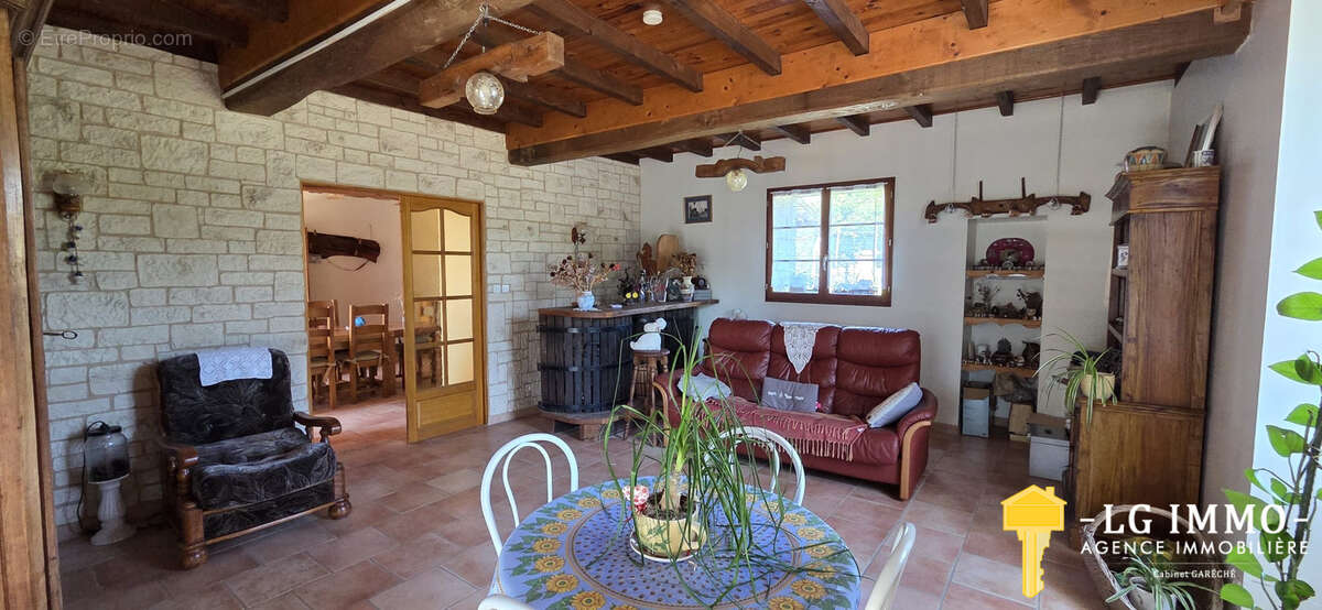 Maison charentaise 206 m2, 5 chambres, grandes dépendances, jardin - photo 8