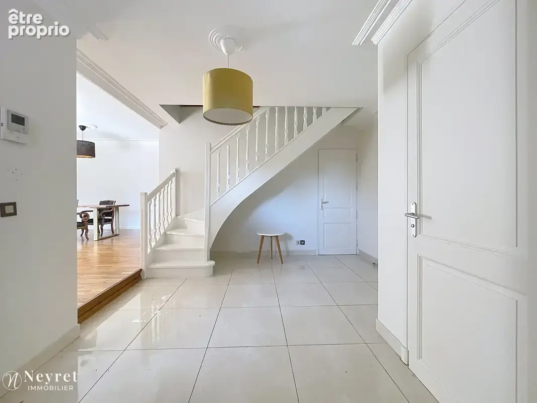 SAINT GENIS LAVAL - la Chapelle aux Paons - Maison familiale - 6 pièces - Terrain de 1072 m2 - 5 chambres - photo 6