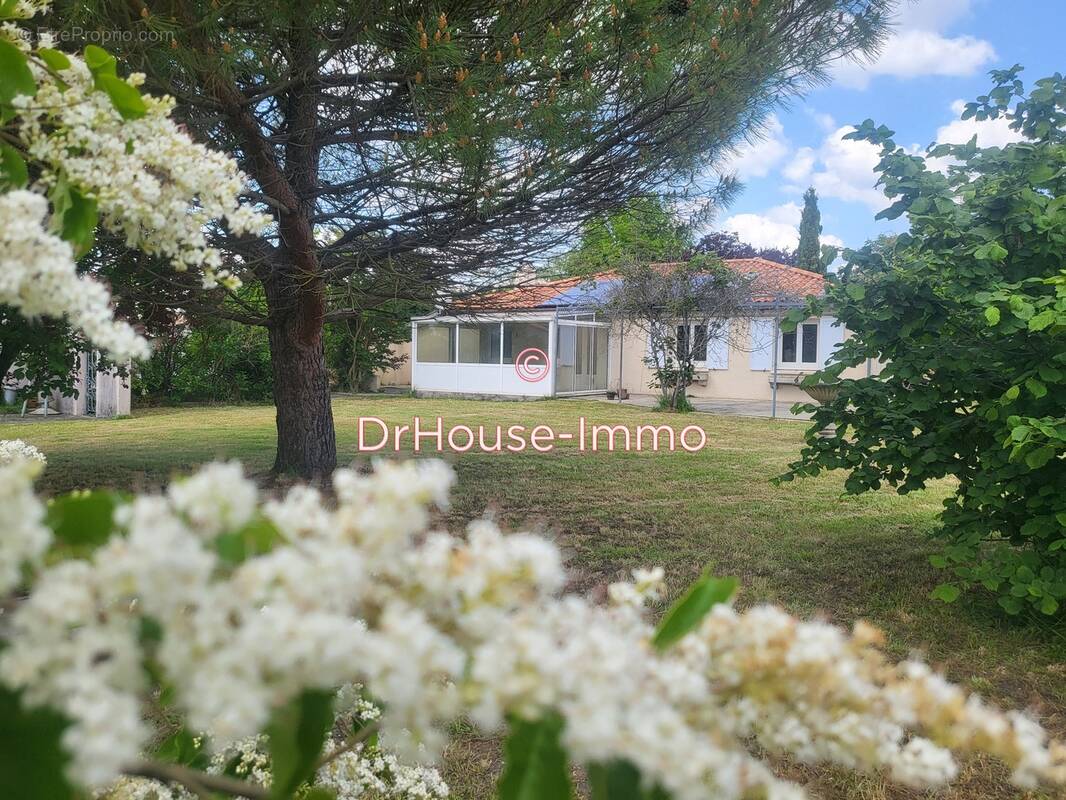 Maison à SAINT-GENES-DE-BLAYE