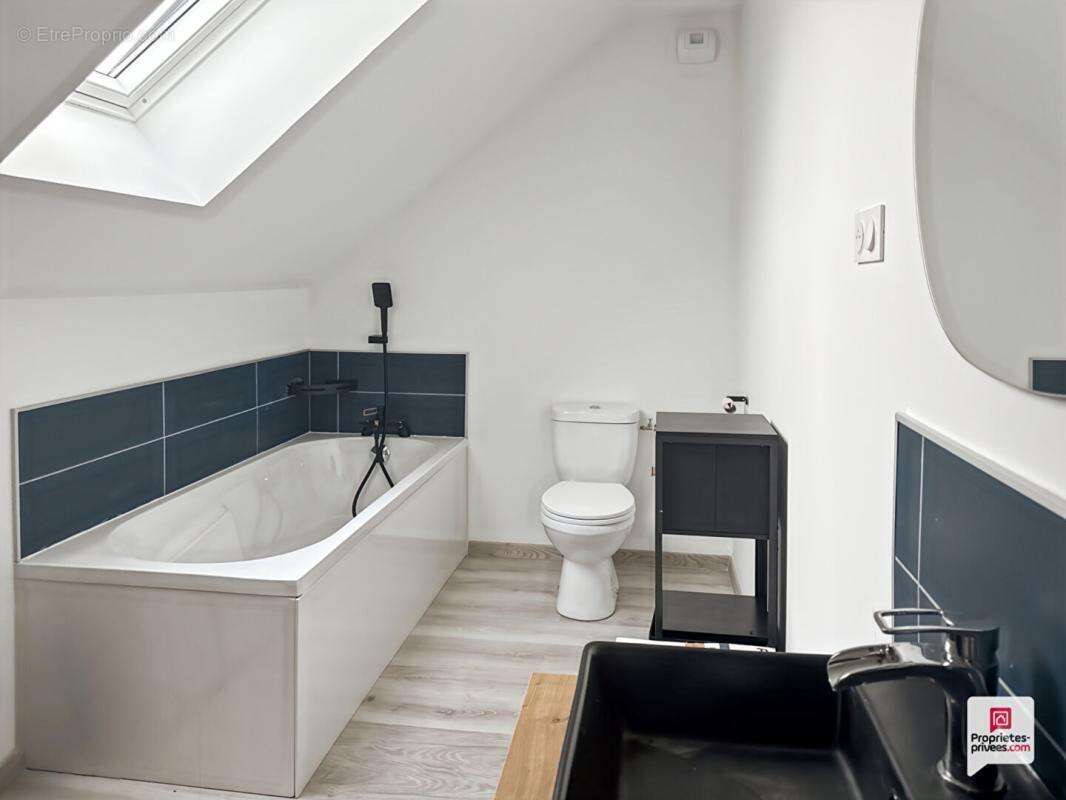 Maison à LA CHAPELLE-D'ALIGNE