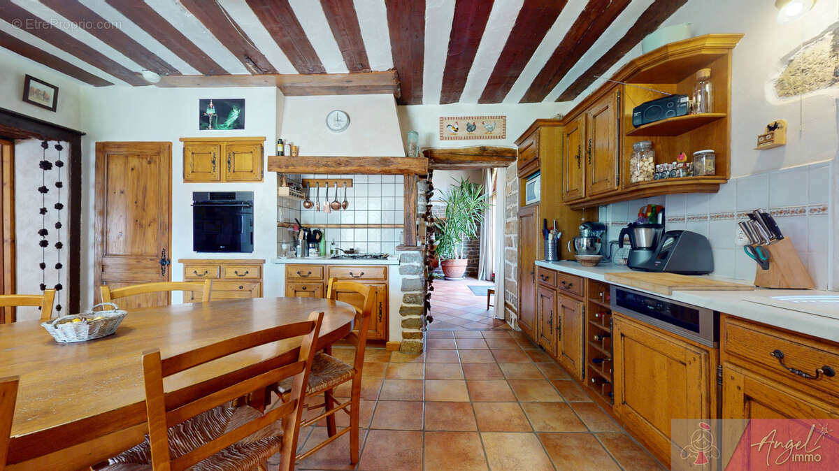 Maison en pierre de caractère 245 m2 5 chambres beaux volumes DPE C - photo 5
