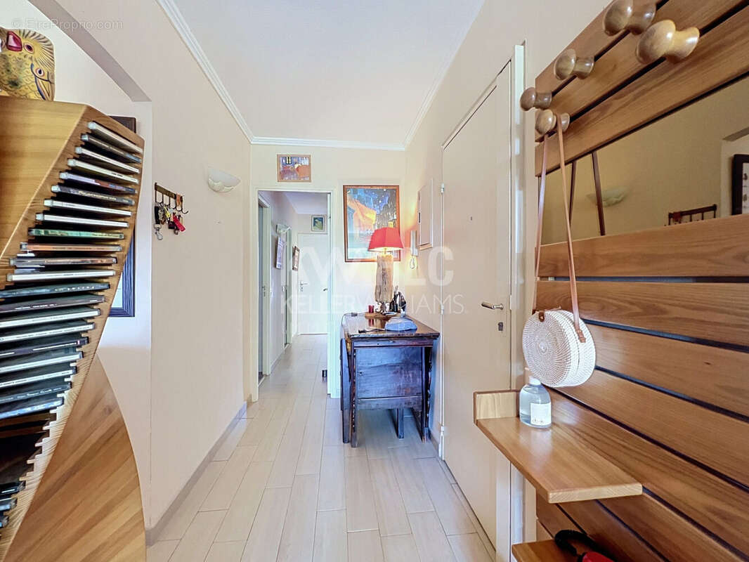 Appartement à VILLENEUVE-LOUBET