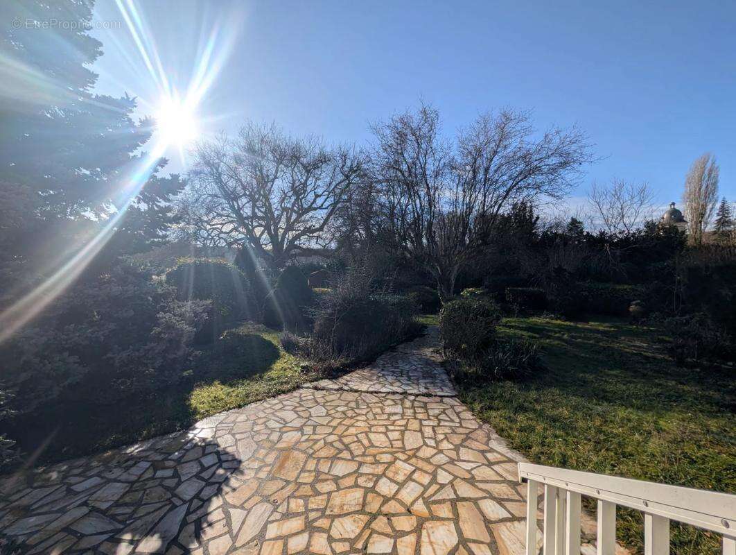 Maison à LES CLAYES-SOUS-BOIS