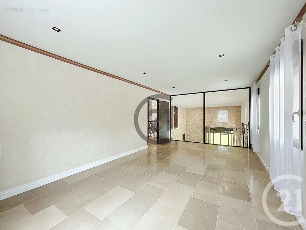 Maison 375 m² à Bazancourt  - photo 16