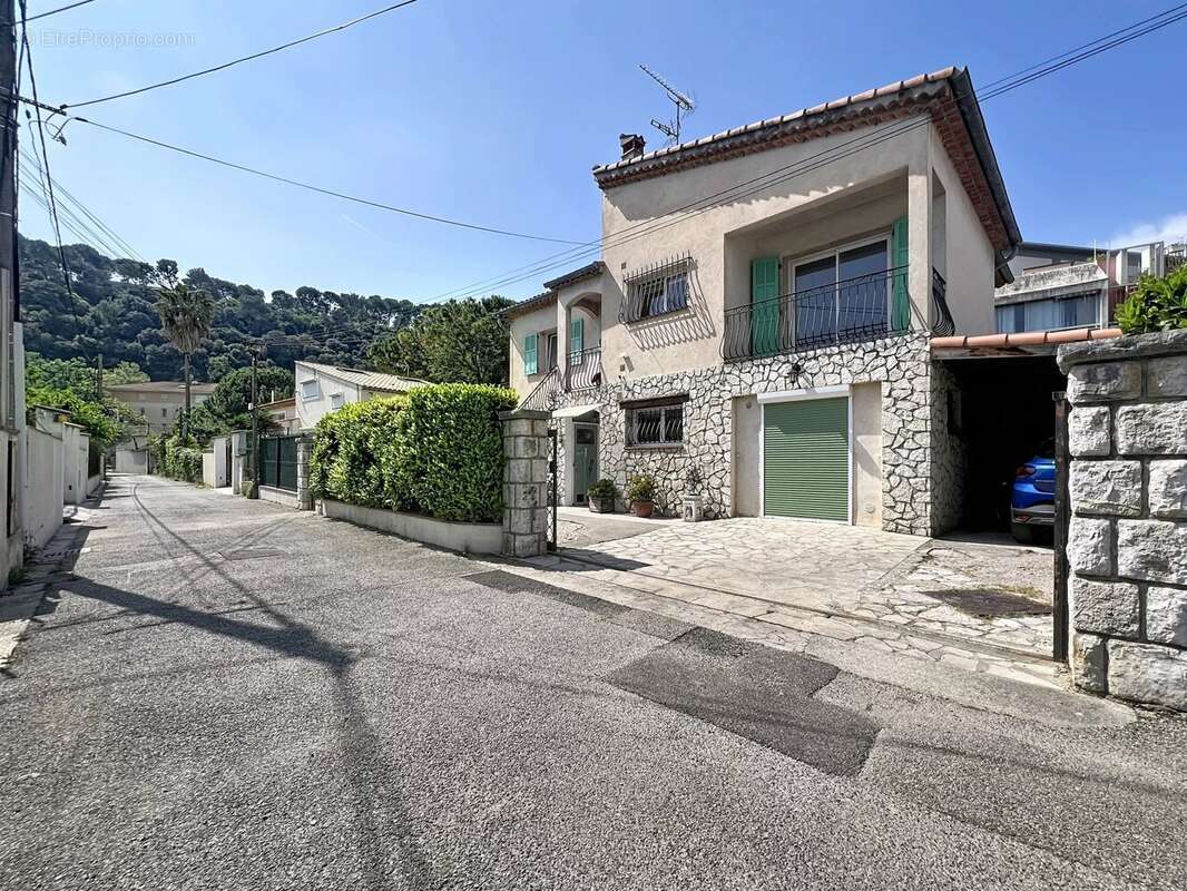 T3 82m² / Terrasse / Parkings - photo 7