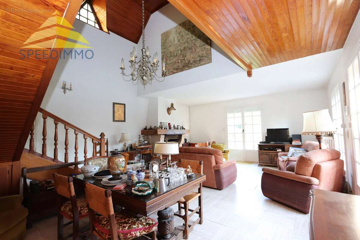 Maison à MANDRES-LES-ROSES