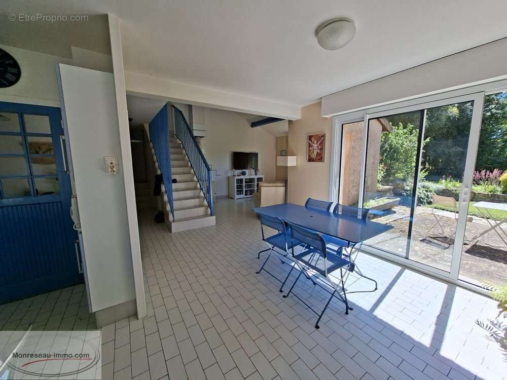 Maison à LA ROCHE-VINEUSE