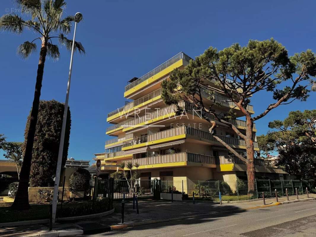 Appartement à SAINT-LAURENT-DU-VAR