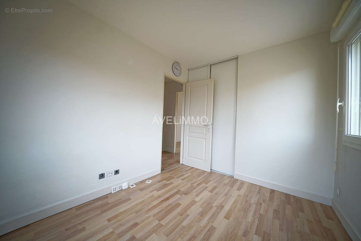 Maison à LA QUEUE-LES-YVELINES