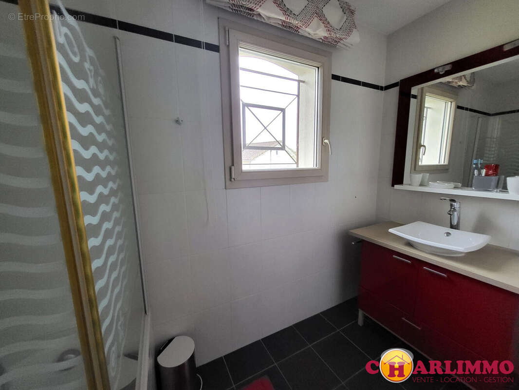 Maison à SAINT-JUNIEN