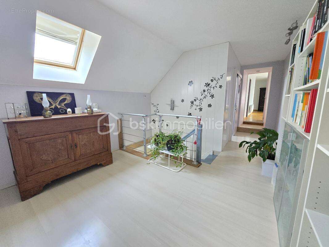 Magnifique Maison de Village de 251m² avec dépendances et piscine à Marzy - photo 17
