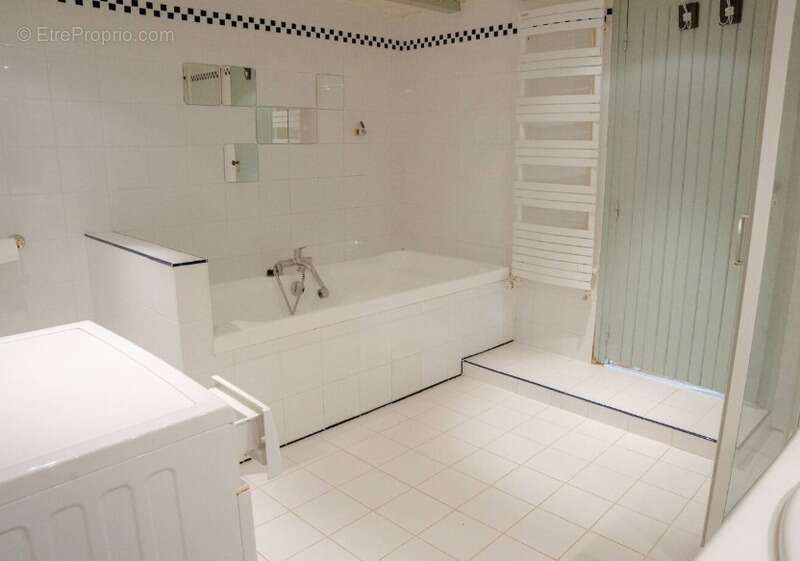 Maison à SAINT-LEON-SUR-VEZERE