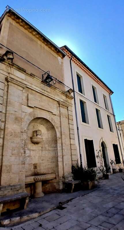 Elégante maison de Maître avec cour et piscine. - photo 2