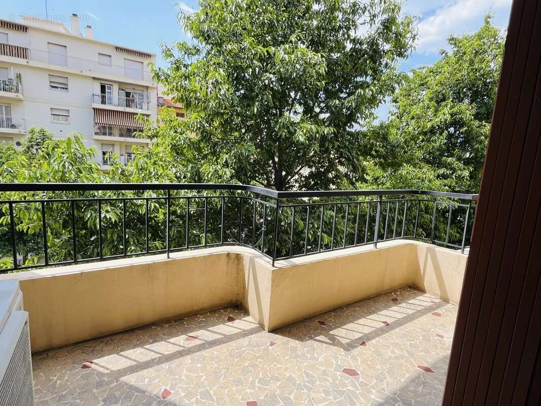 NICE Bas St Roch .Spacieux 2P - photo 2