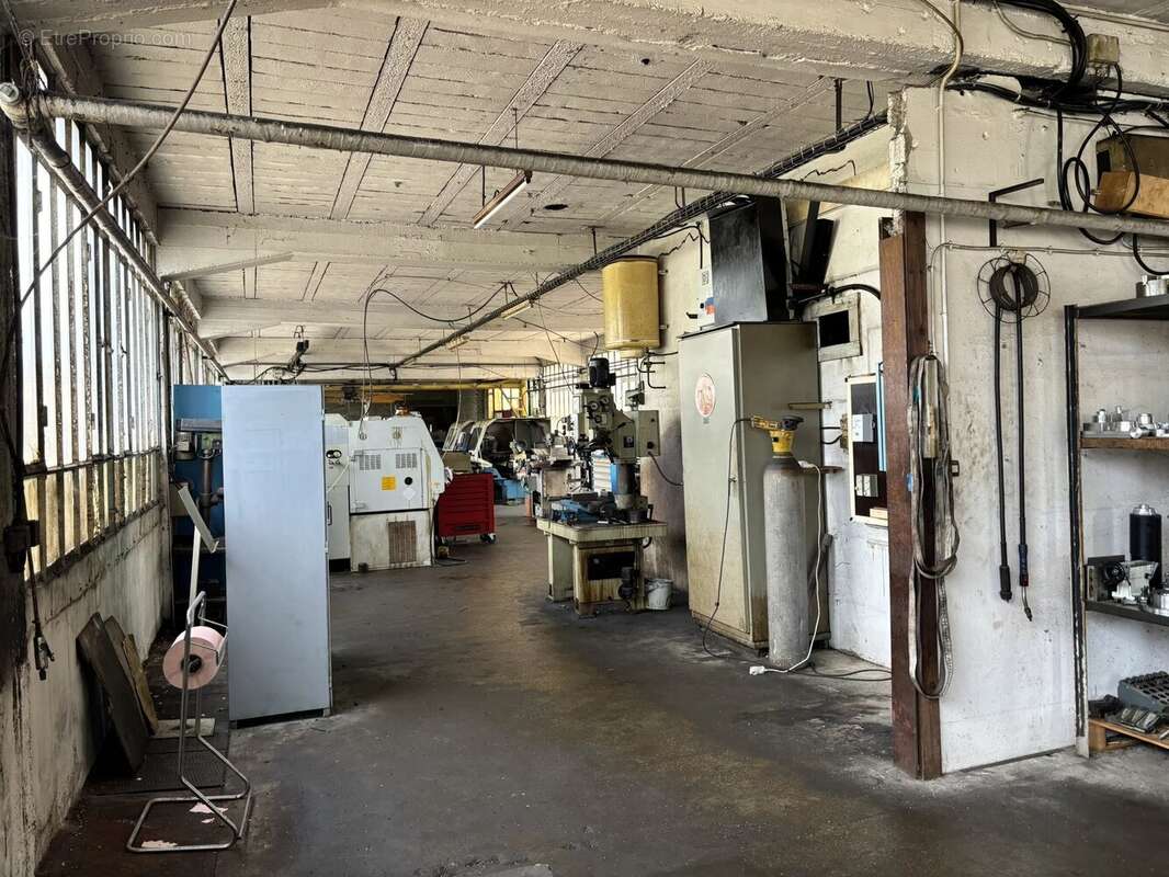 Commerce à VELAINES