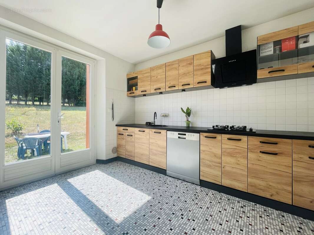 Maison 89 m² à Etagnac  - photo 3