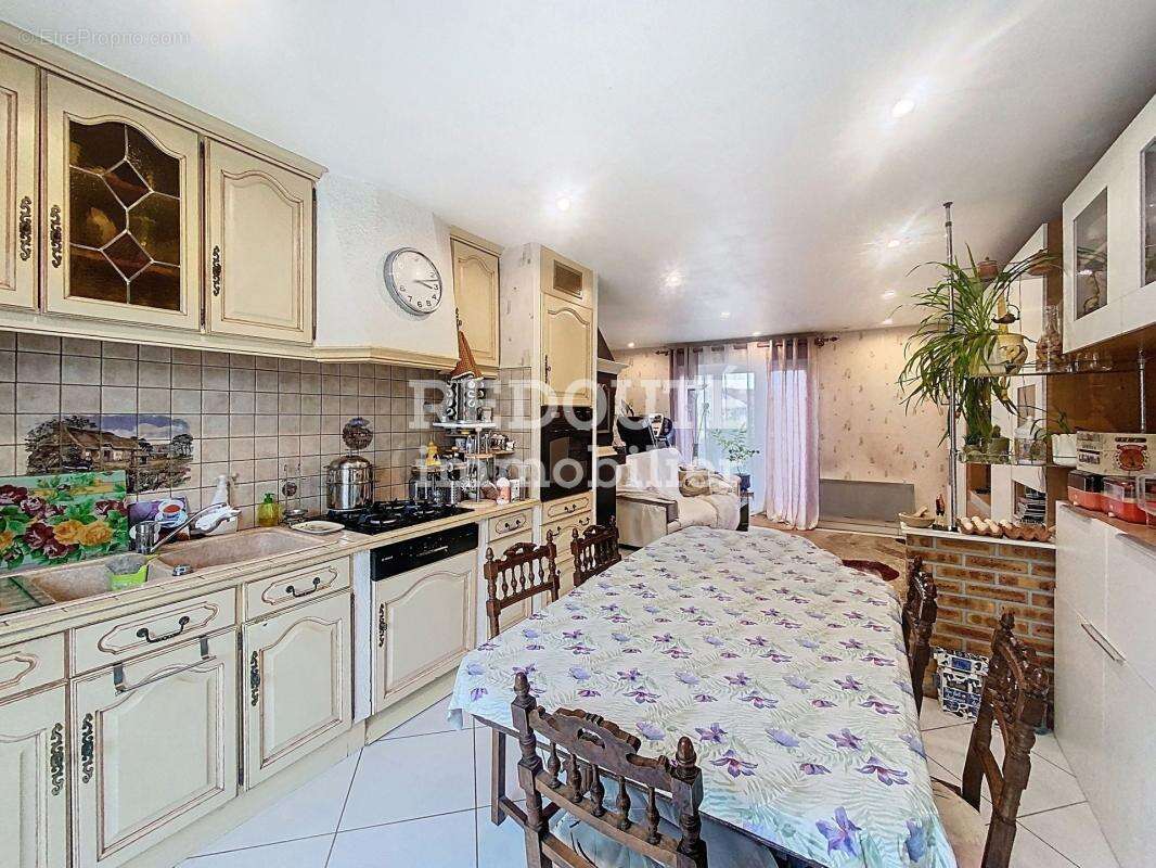 Maison à MONCETZ-LONGEVAS