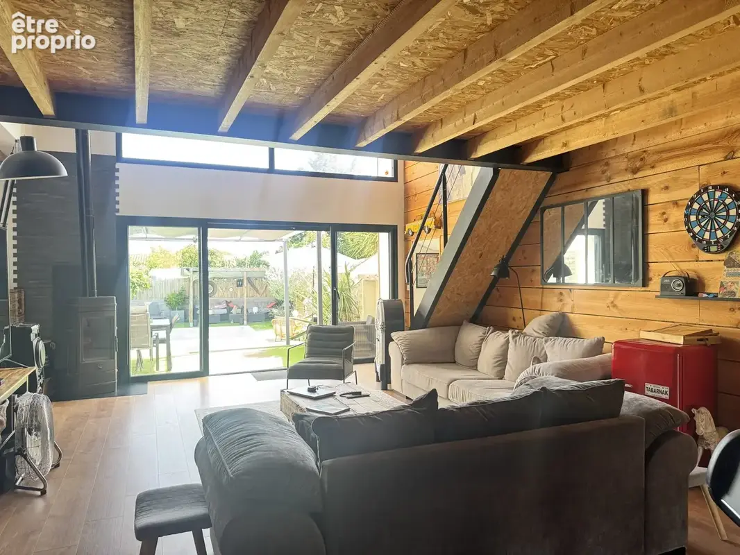 Maison 210 m² à Corme-Ecluse  - photo 5