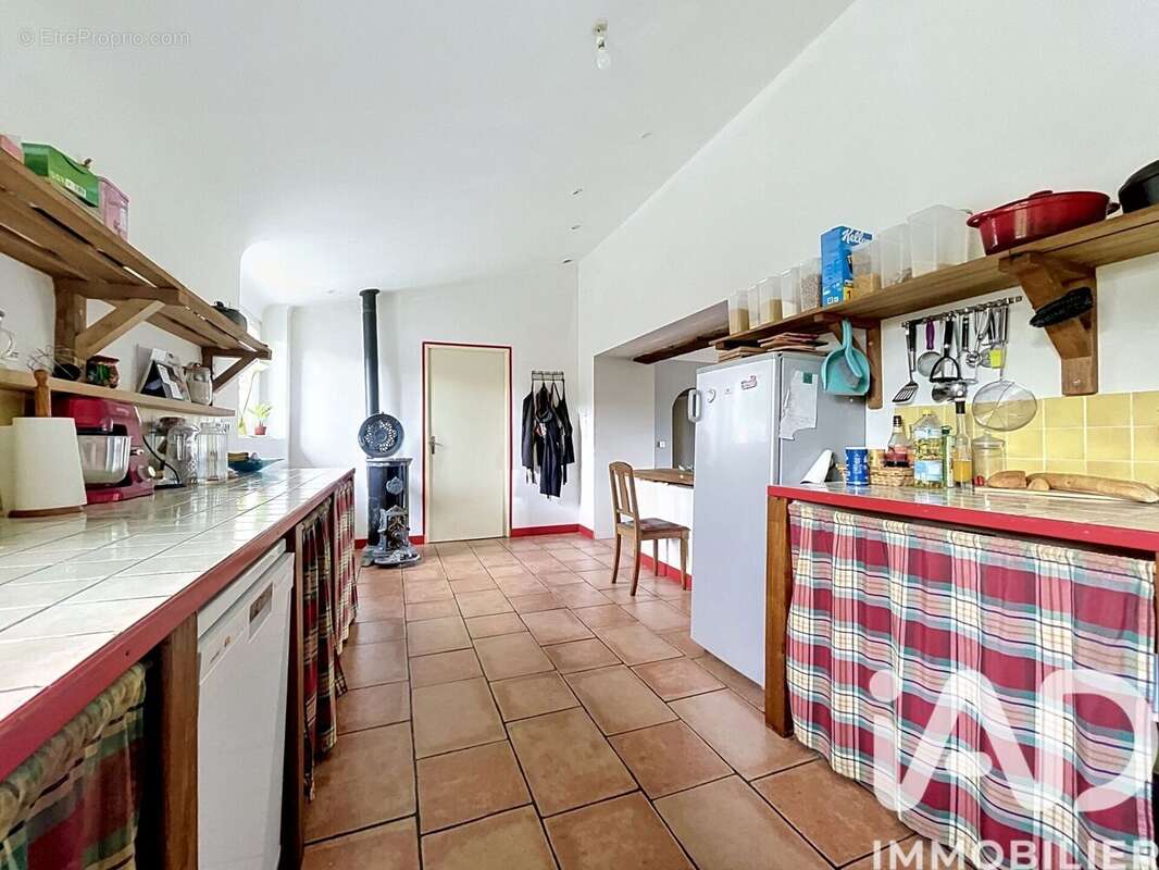 Maison 200 m² à Saint-Martin-Des-Pres  - photo 6