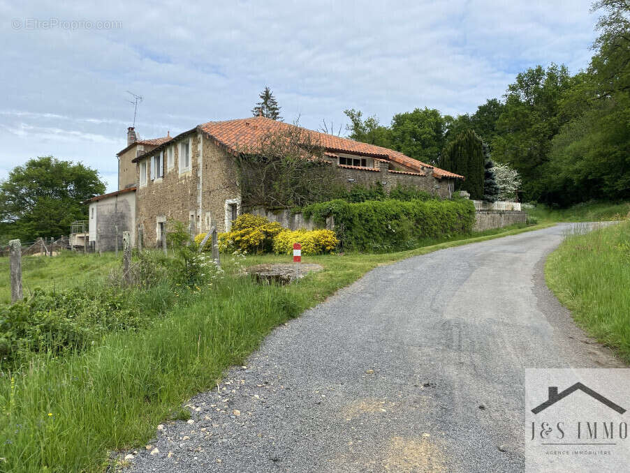 Maison à ROUMAZIERES-LOUBERT