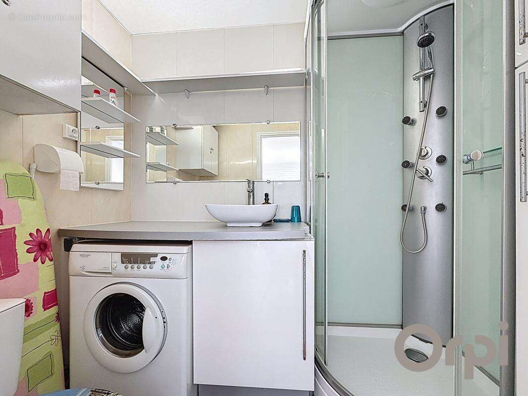 Appartement à ROQUEBRUNE-SUR-ARGENS