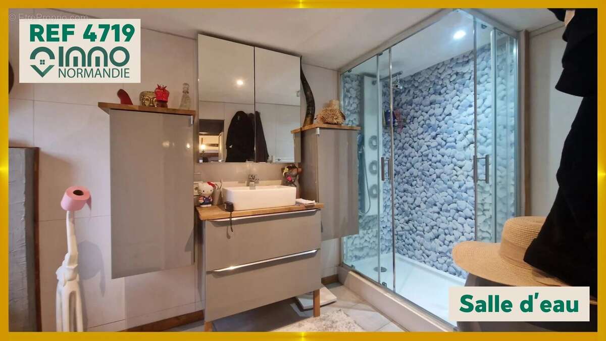 Maison à COURBEPINE