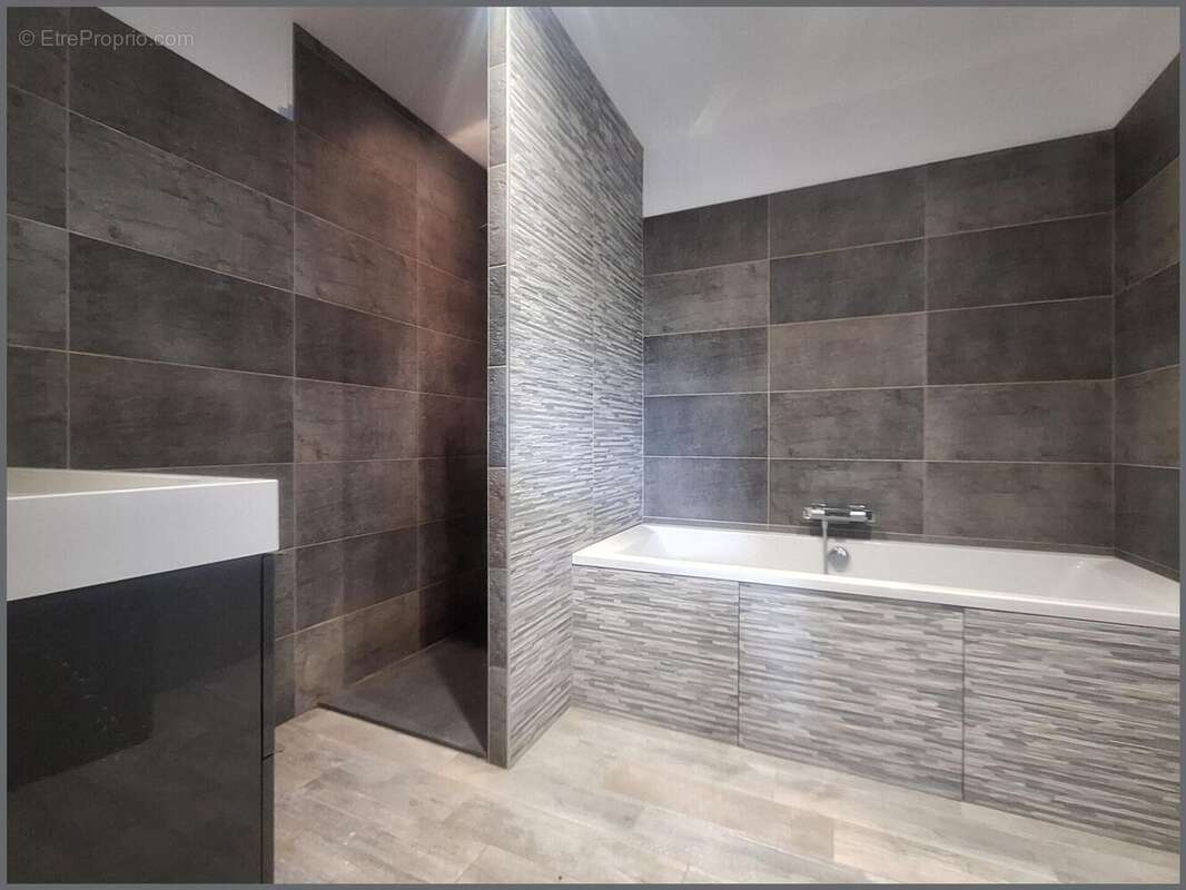 Commerce 469 m² à Chatillon-Sur-Chalaronne  - photo 8