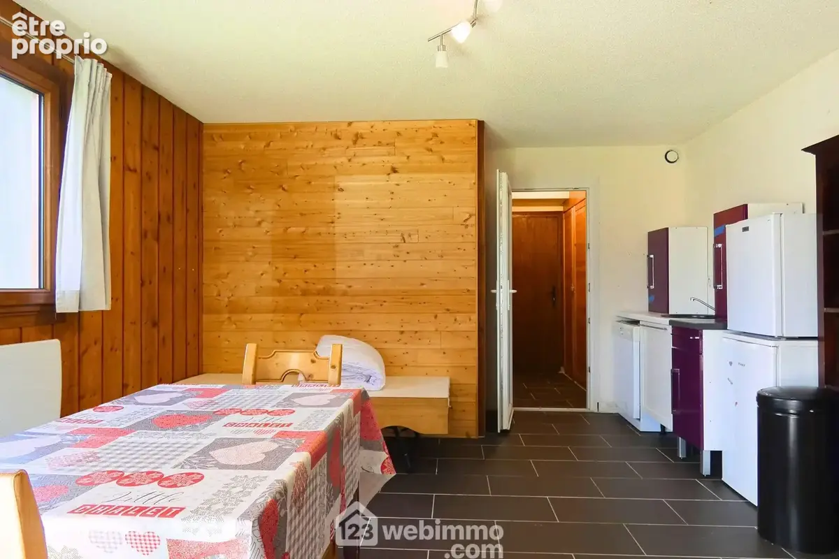 Un appartement fonctionnel avec un beau potentiel.
