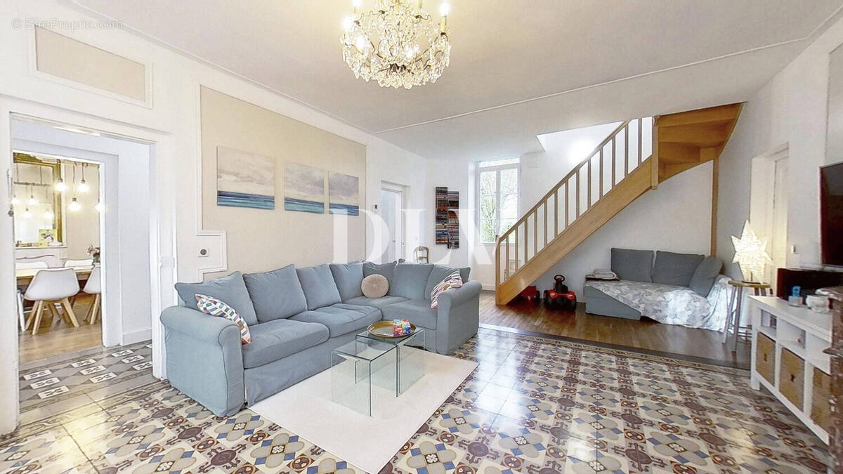 Maison à MONTEREAU-FAULT-YONNE