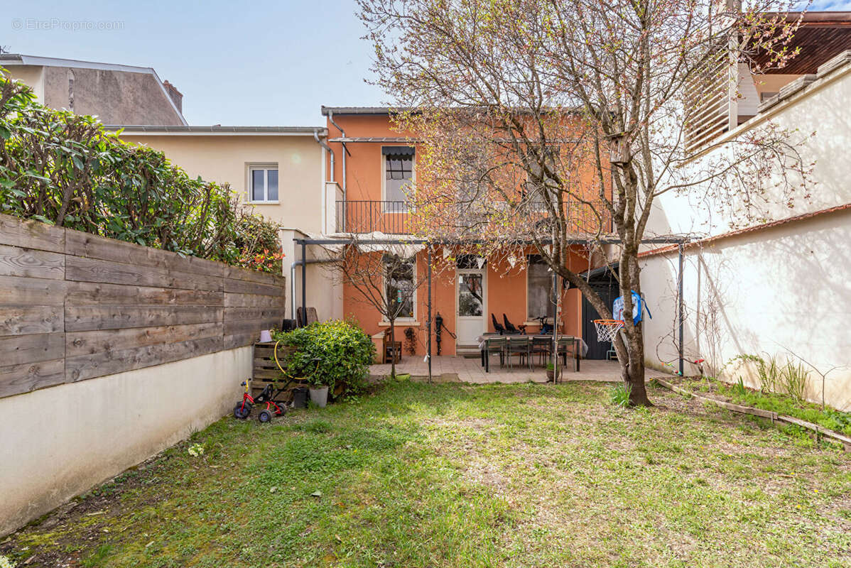 Maison à VILLEURBANNE