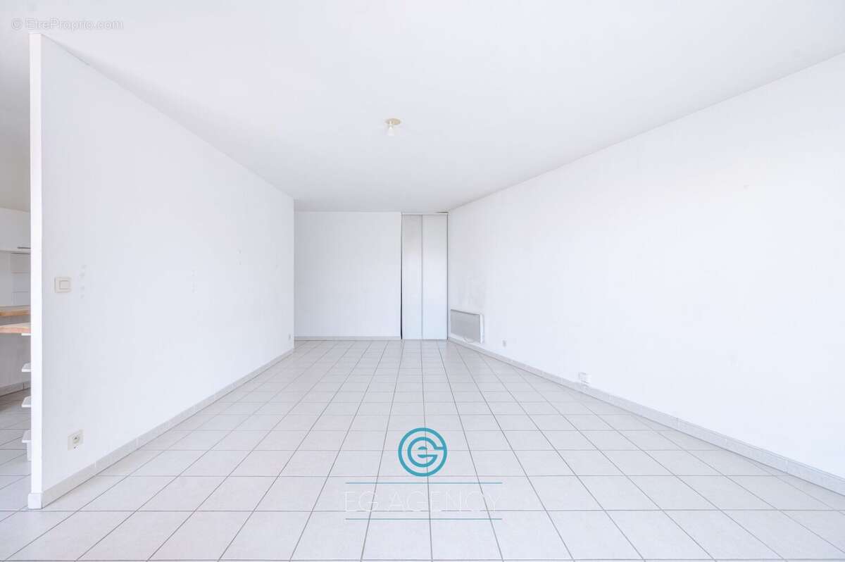 Appartement à MARSEILLE-4E