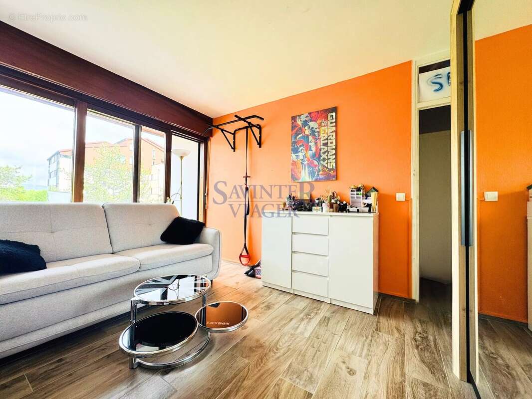 Lumineux appartement T4, rénové, grands balcons, vue montagne. Libre de suite. - photo 10
