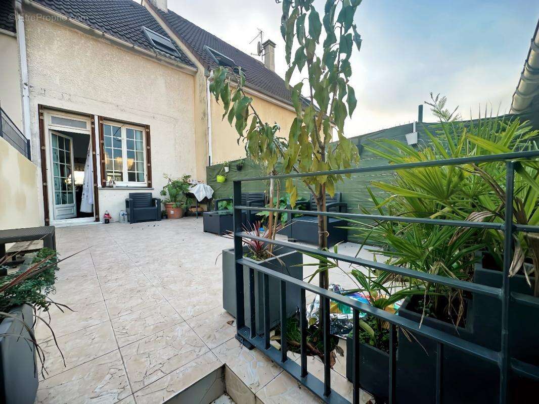 Maison à VILLETANEUSE