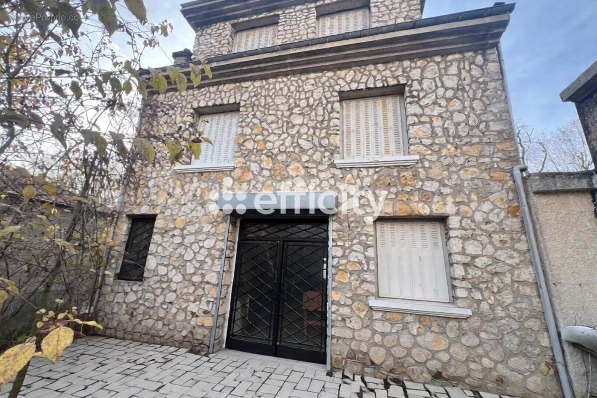 Maison à VILLETANEUSE