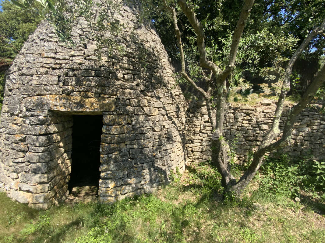 A 3 km d'Uzès, belle bastide sur 4200 m2 de terrain avec piscine. - photo 13