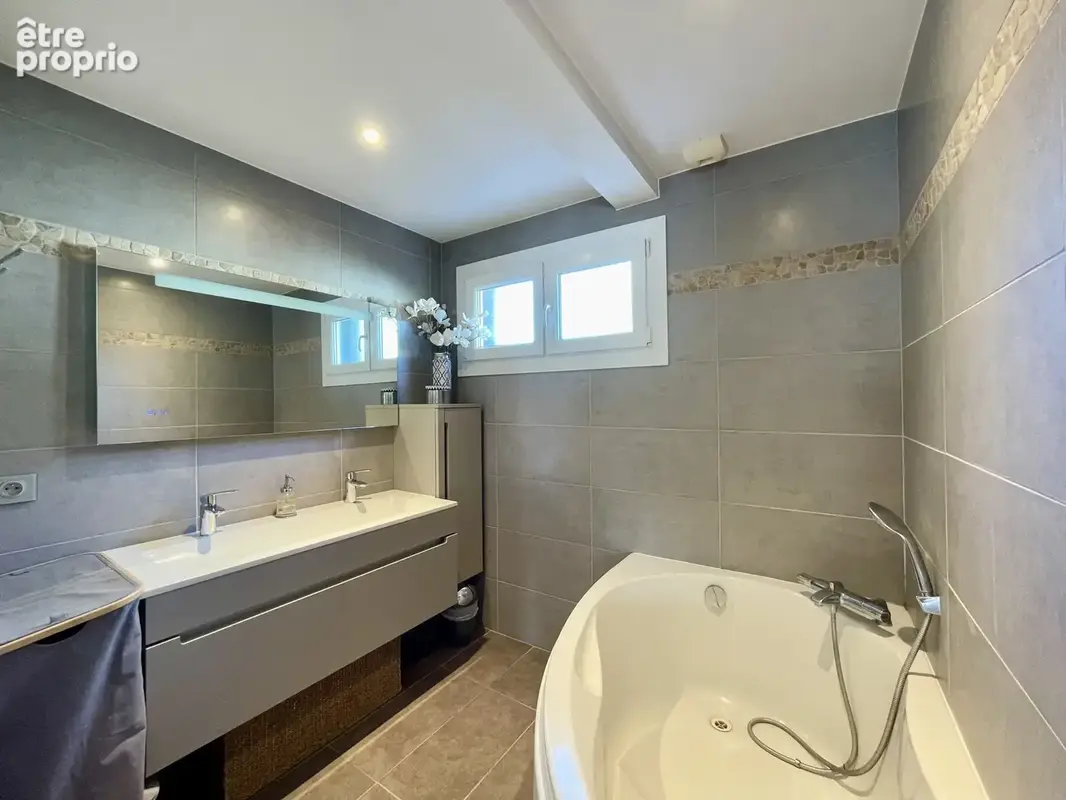 Maison de plain-pied avec Piscine secteur Bissy 73000 Chambéry - photo 13