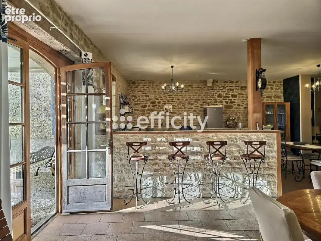 Maison 204 m² à Loulay  - photo 4