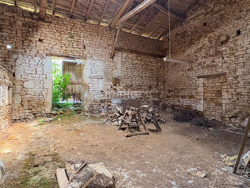 Maison en pierres avec dépendances - photo 14