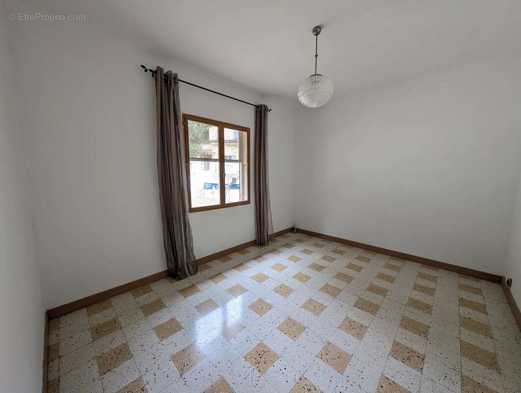 Appartement à PEILLE