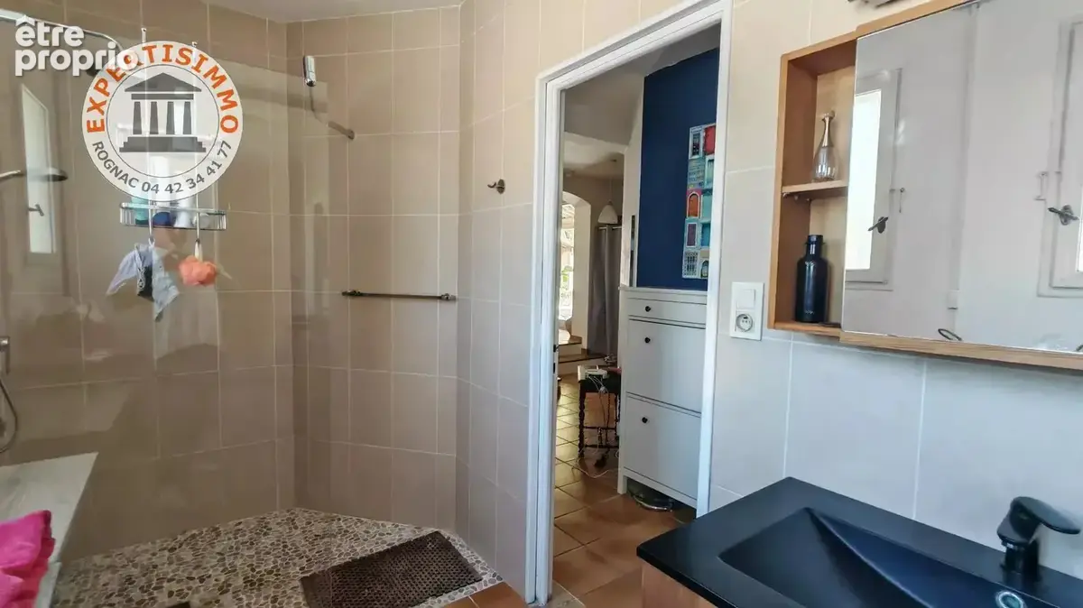 La Fare les oliviers - villa d'architecte  176m² sur 810m² de terrain - photo 13