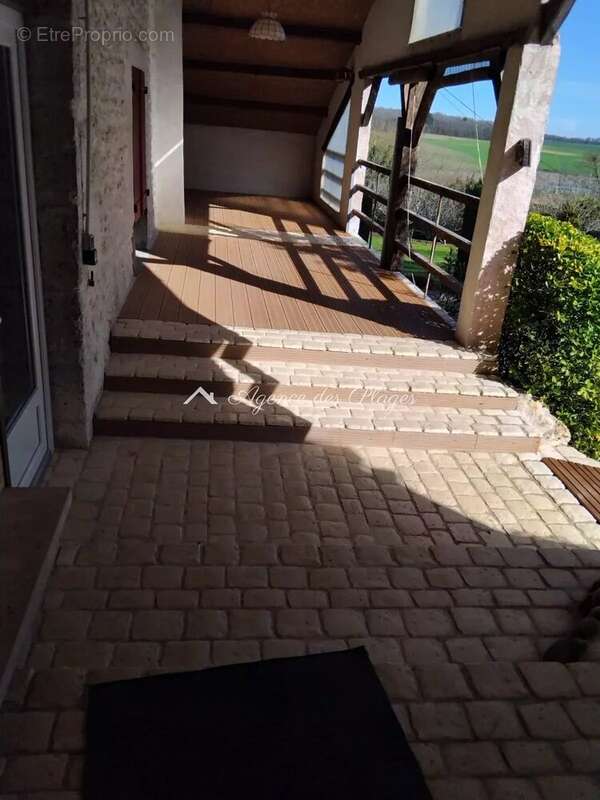 Maison à ROULLET-SAINT-ESTEPHE