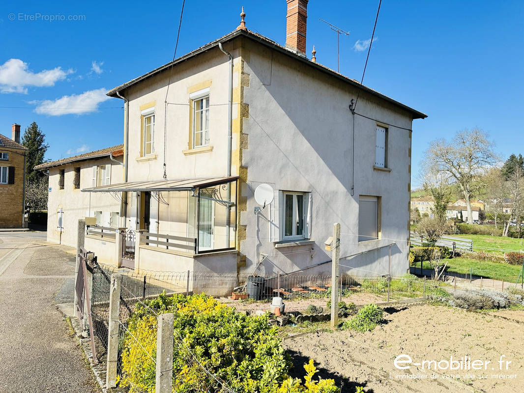 Maison à CHARLIEU